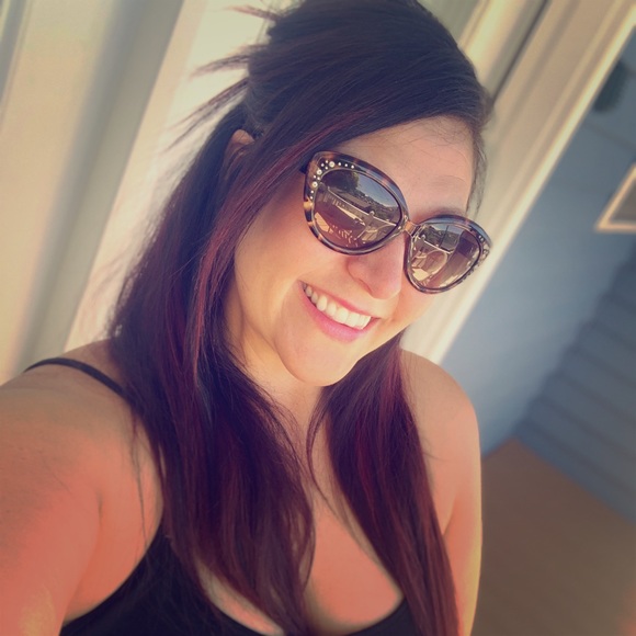 Meet your Posher, Christy - Picture 1 of 1